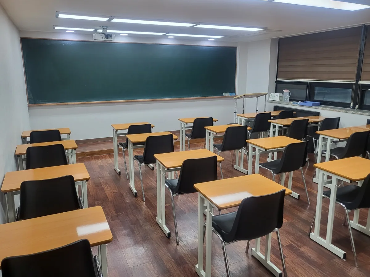 종로구 경운동 스터디룸 미팅룸 장비 주변 정밀 위생청소 사례 - 행진크린