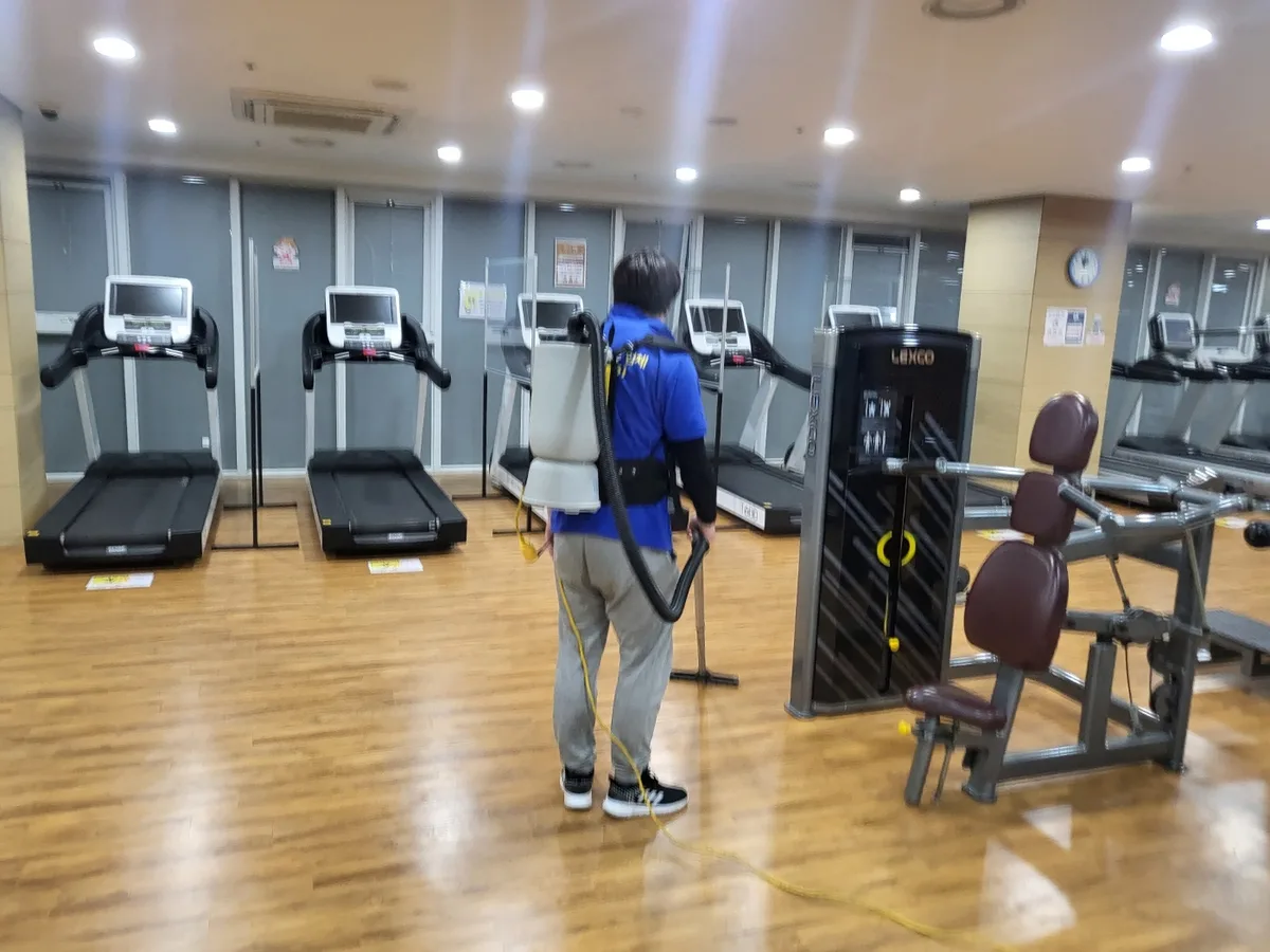 서초구 방배동 헬스장 샤워실 장비 주변 정밀 위생청소 사례 - 행진크린