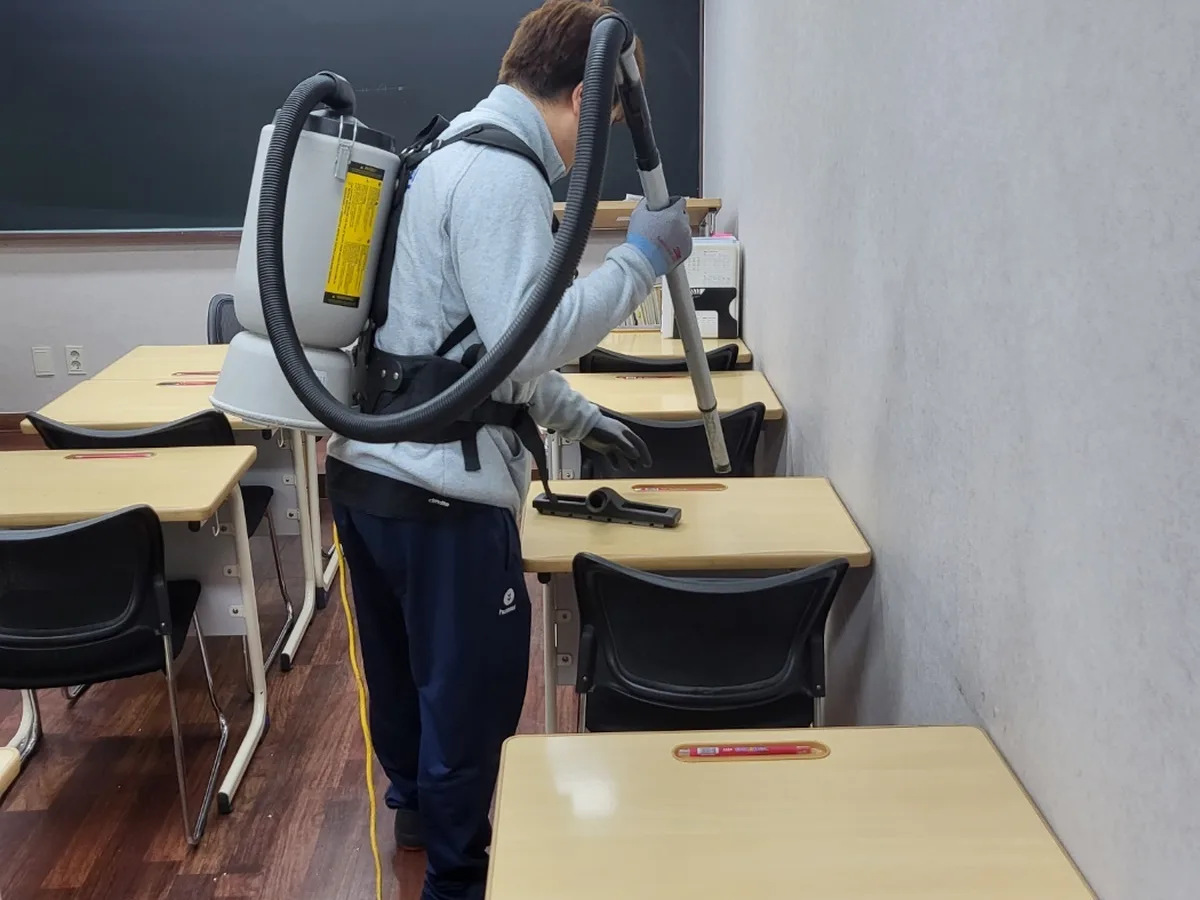 중구 남대문로3가 학원 좌석·책상 진공 바닥 위생청소 사례 - 행진크린